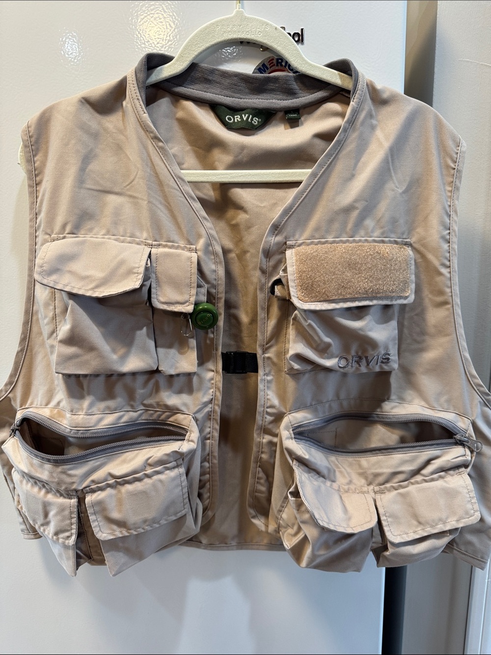 Orvis Men’s Fishing Vest in Light Khaki